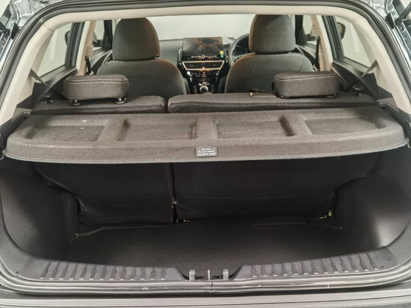MAHINDRA XUV3XO 1.2T MX3 A/T image 6