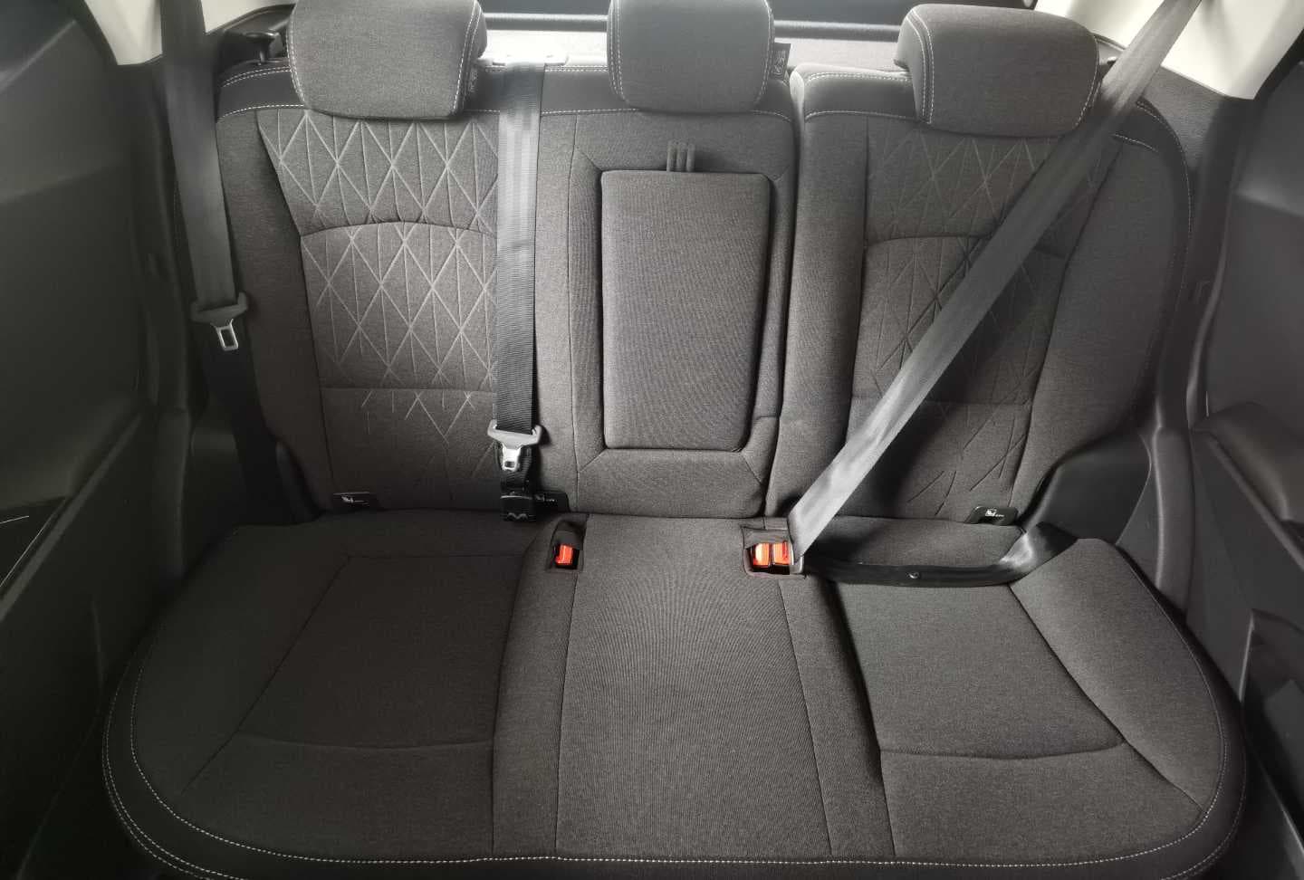MAHINDRA XUV3XO 1.2T AX5 A/T image 17